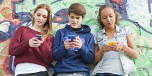 teen-cellphone-addiction teen-cellphone-addiction